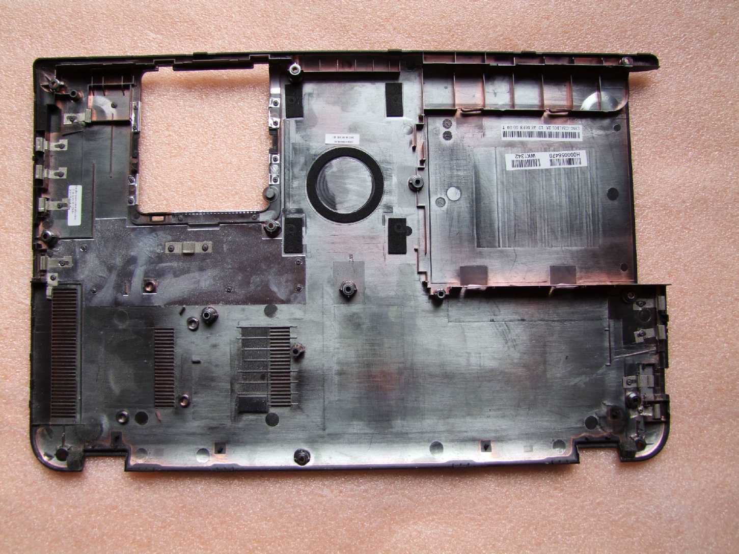 Spodní kryt šasi Toshiba Satellite P55 P55-A H000056470 WK1342