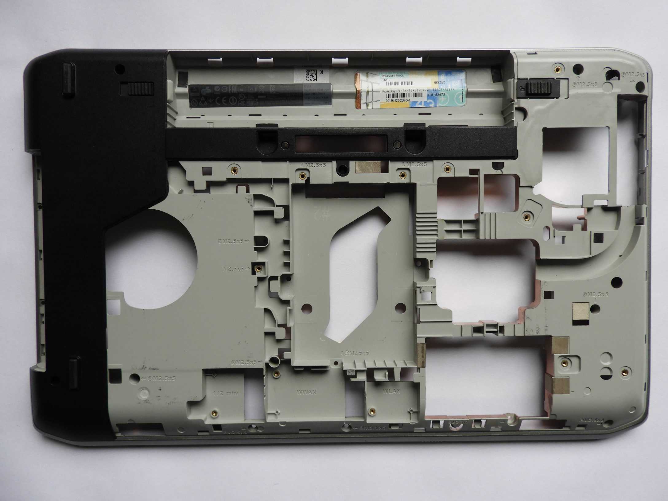Spodní kryt šasi vana Dell Latitude E5530