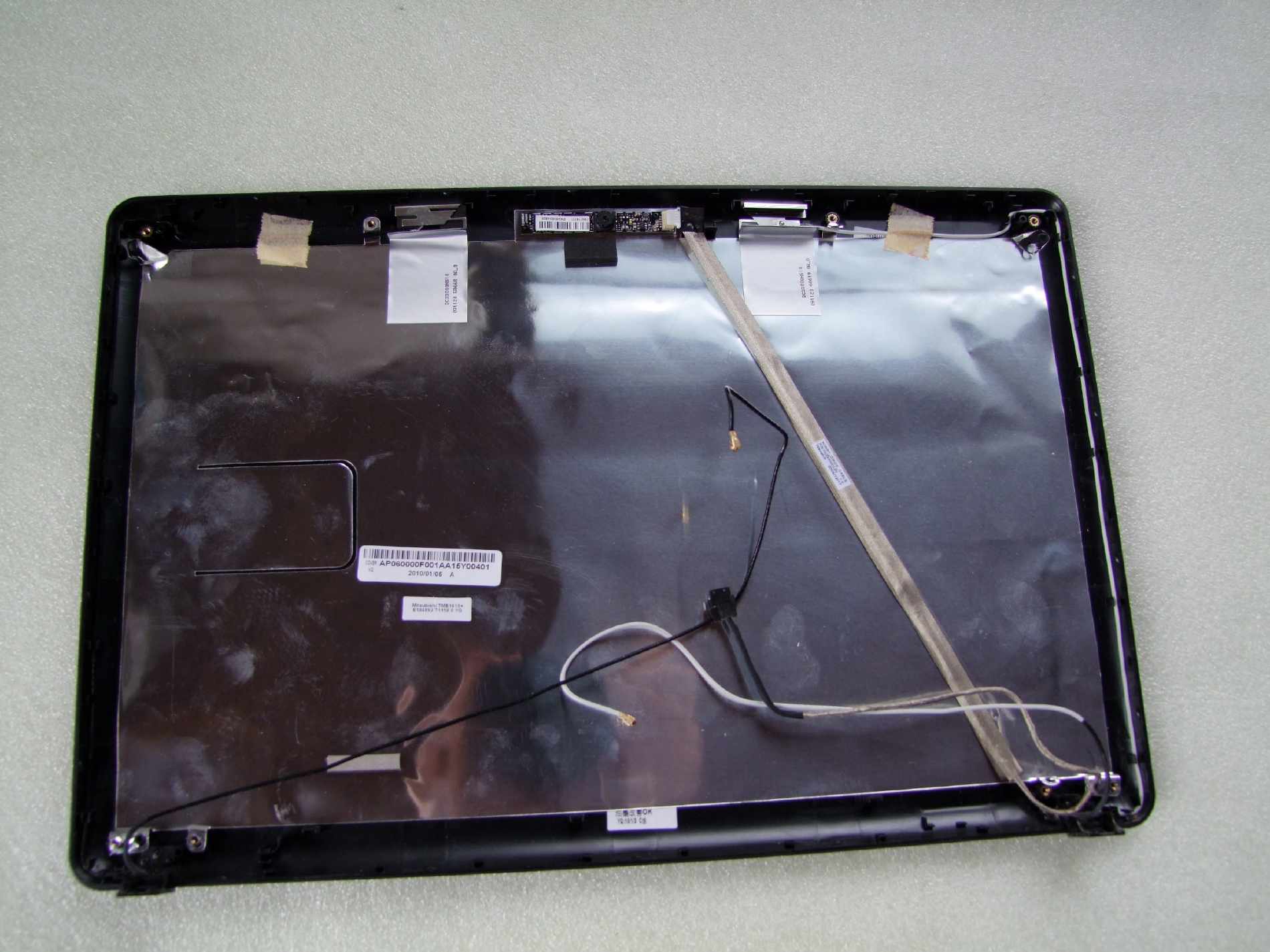 Zadní kryt LCD Šasi Lenovo Ideapad Y550