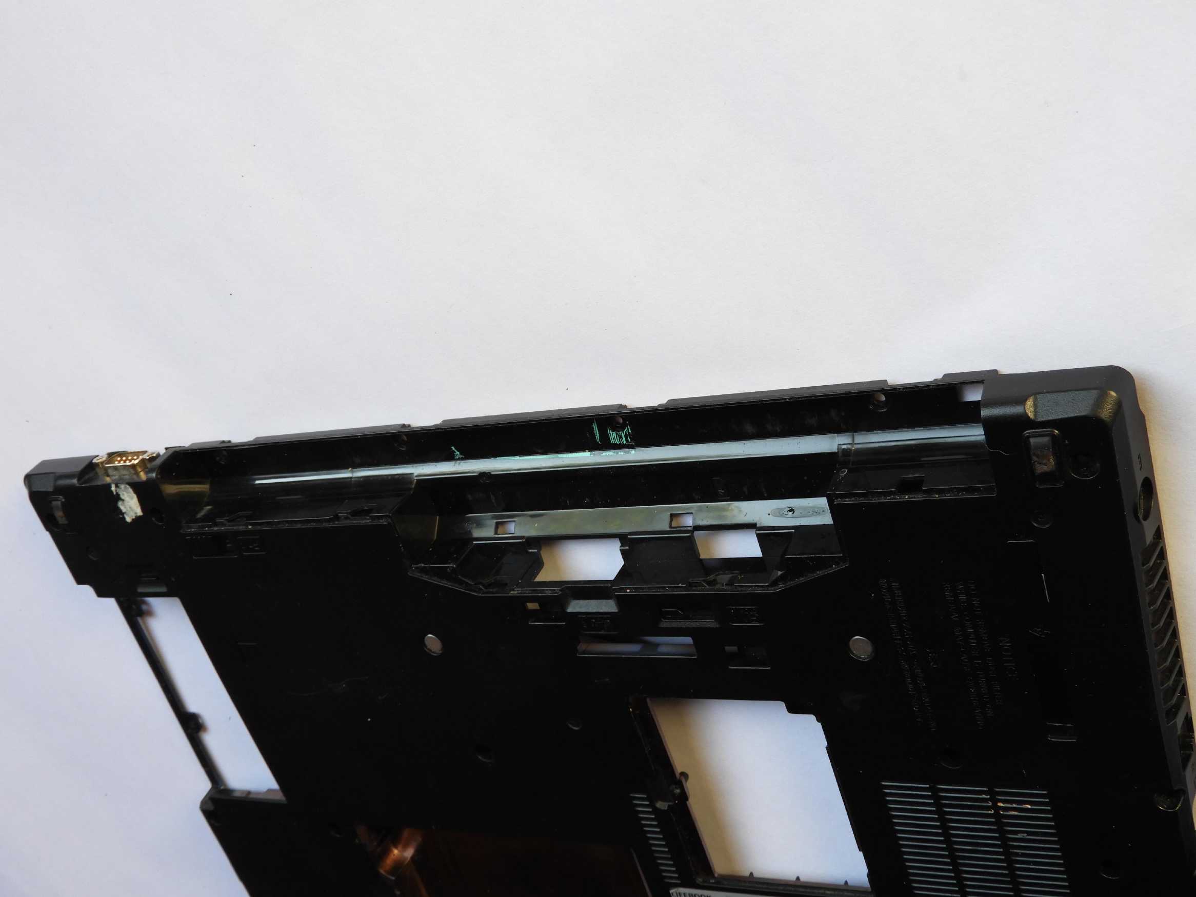 Spodní kryt šasi Vana Fujitsu Lifebook E554