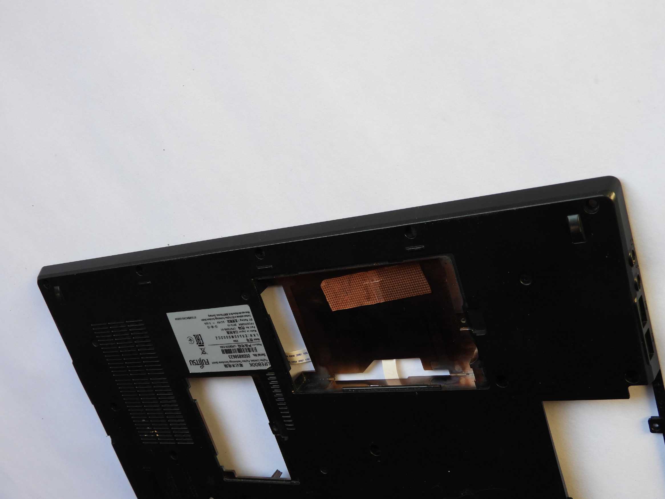 Spodní kryt šasi Vana Fujitsu Lifebook E554