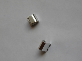 Plastové krytky kolem pantů Lenovo Ideapad M30 M30-70 S300 S310